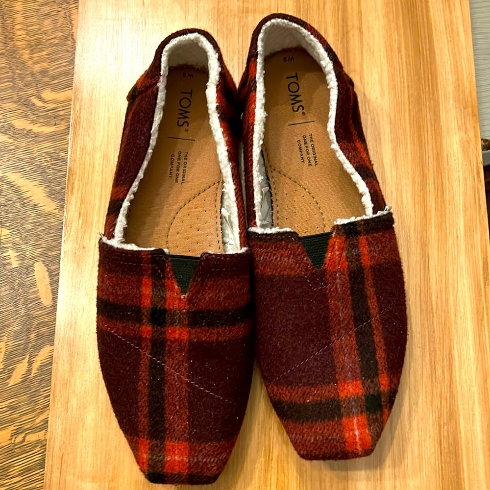 Toms red plaid shoes women size 9